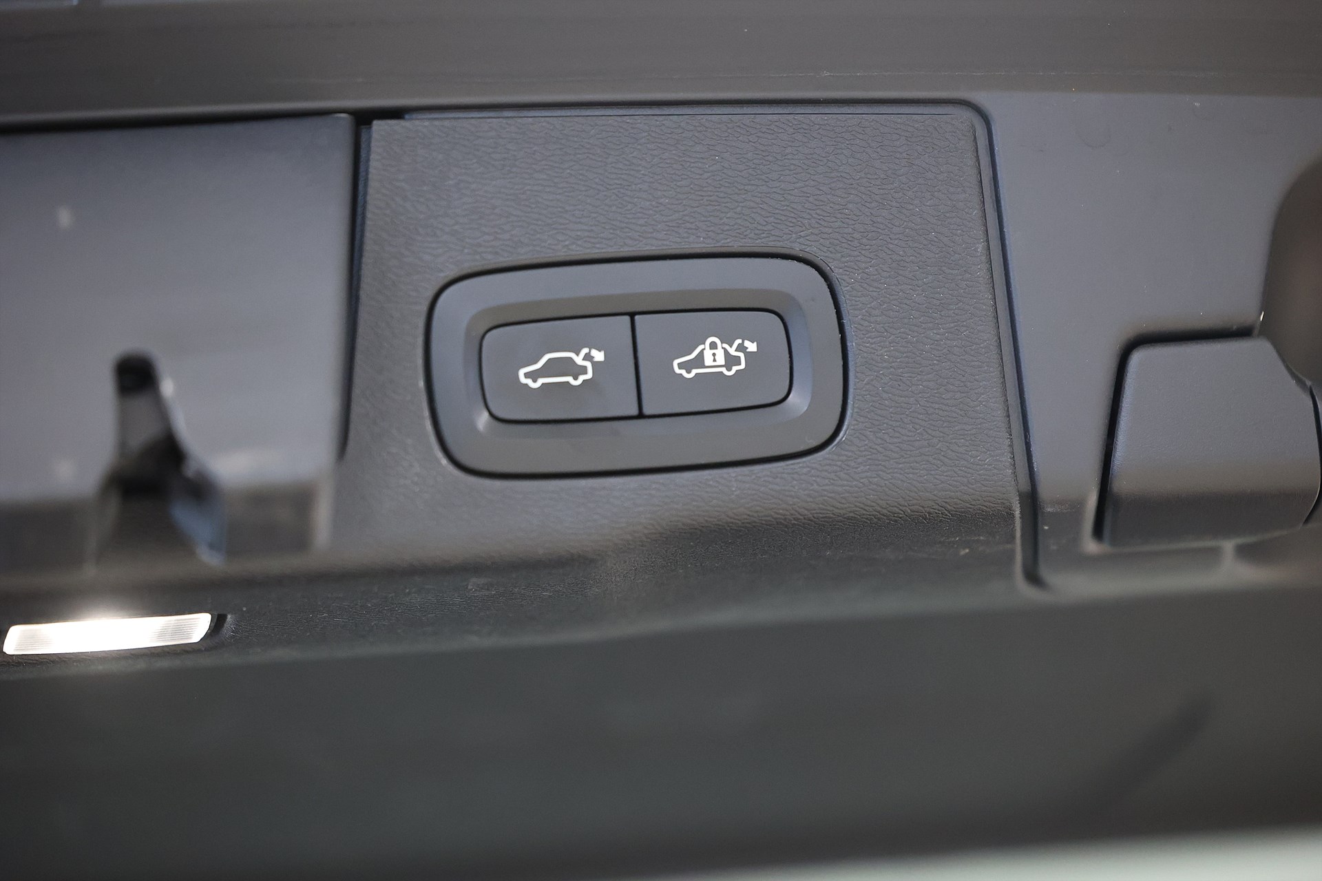 Volvo XC60 T5 250hk Momentum Keyless Läder Navi Värmare B-Kamera