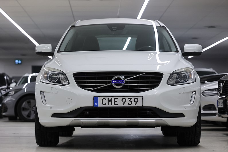 Volvo XC60 D4 AWD 181hk *Hjulkampanj!* Summum B-kamera Värmare