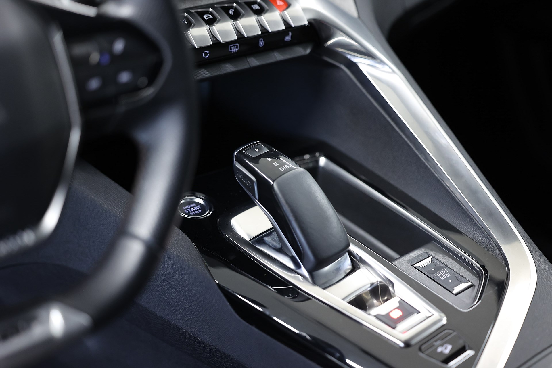 Peugeot 3008 GT Hybrid4 300hk AWD B-kamera Keyless PDC