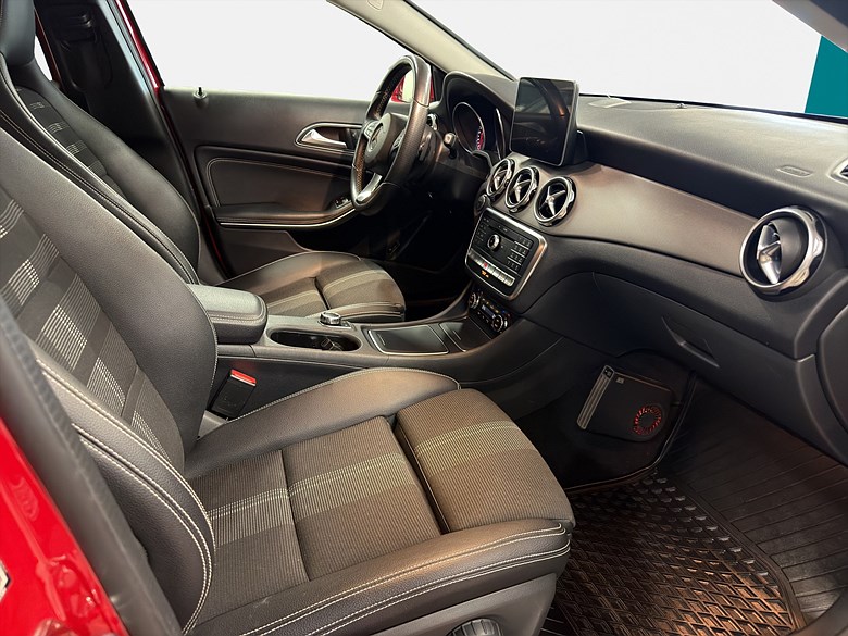 Mercedes-Benz GLA 220 4MATIC Dragkrok, 2018, röd – bild 20 av 21, begagnad hos Niber i Järfälla