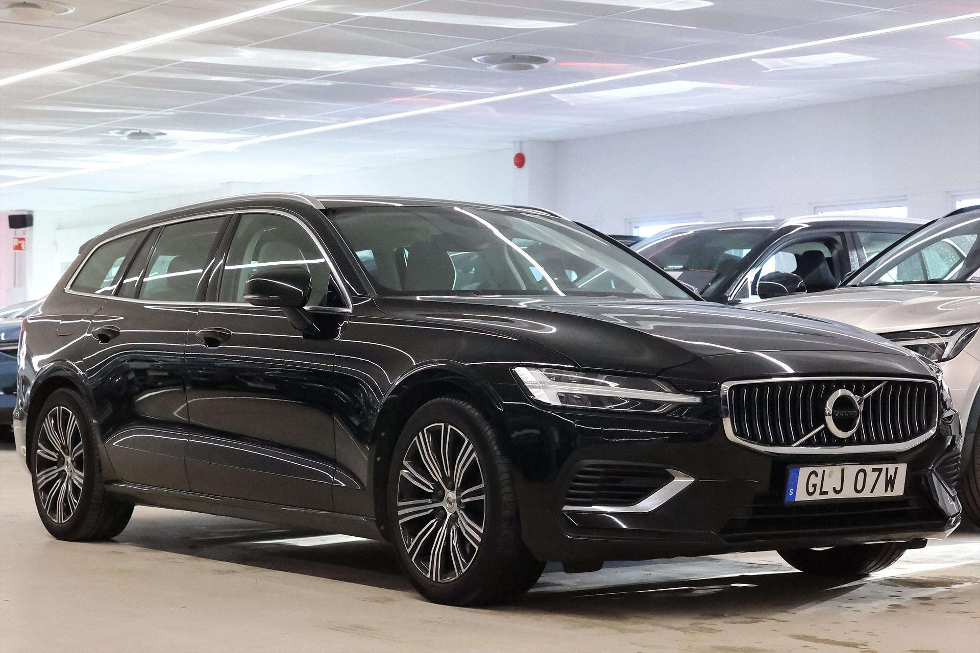 Volvo V60 Recharge T6 AWD 340hk Inscription Exp Läder Keyless Drag PDC