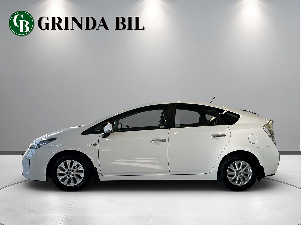 Toyota Prius Plug-in Hybrid 1.8 VVT-i + 3JM Plug-in CVT, 136hk, 2014