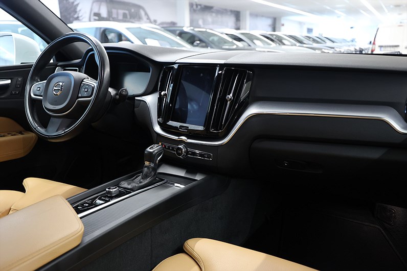 Volvo XC60 T5 250hk Momentum Keyless Läder Navi Värmare B-Kamera