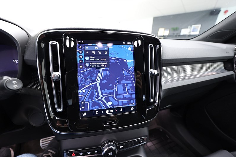 Volvo XC40 P6 Recharge Core B-kamera Drag Keyless MOMS