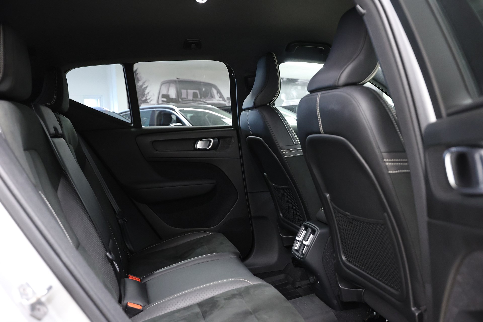 Volvo XC40 D3 150hk R-Design Värmare B-kamera Drag Navi