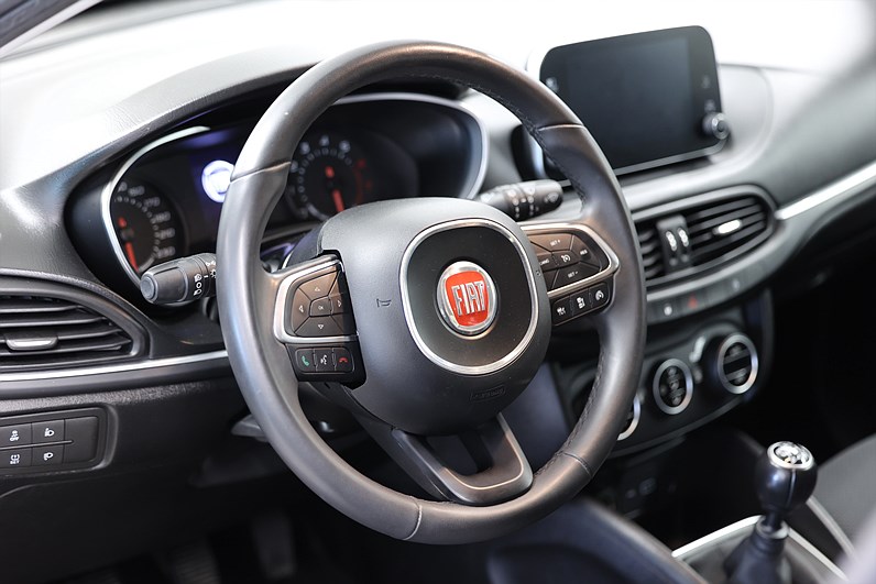 Fiat tipo 1.4 120hk Backkamera PDC Adaptiv fart Bluetooth