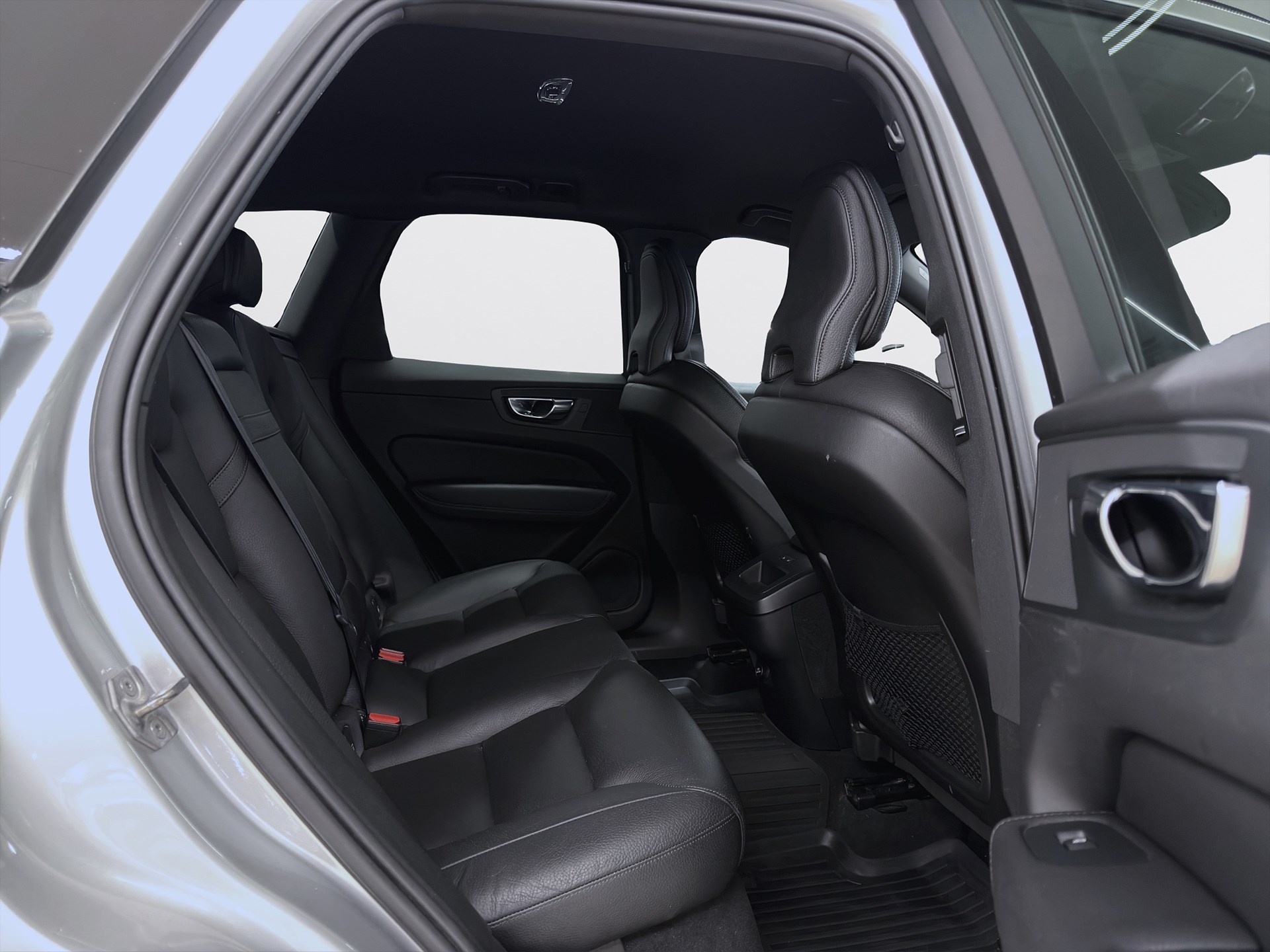 Volvo XC60 B4 AWD 197hk R-Design H/K Drag B-Kamera Läder