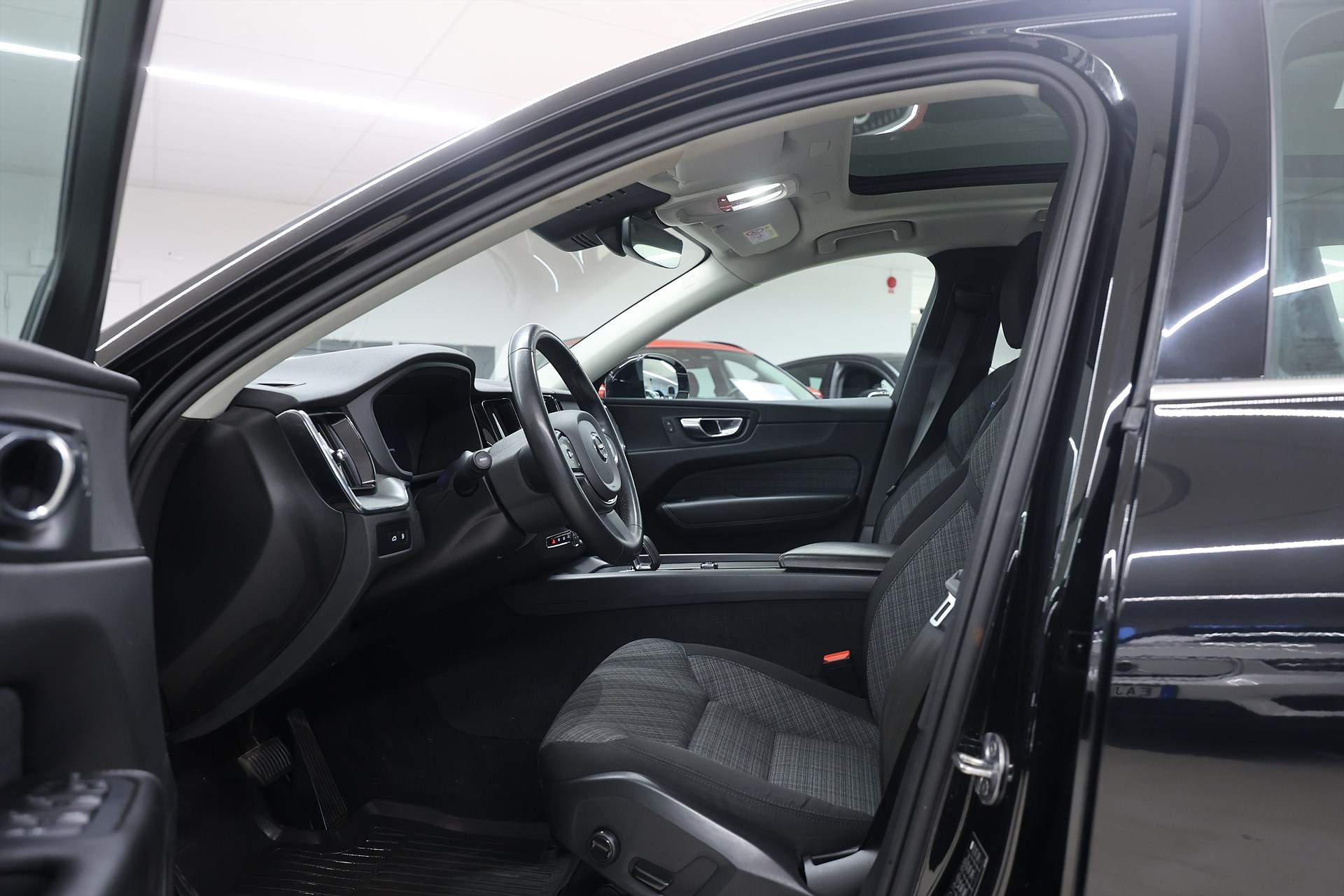 Volvo XC60 Recharge T6 AWD 350hk Core Pano Drag