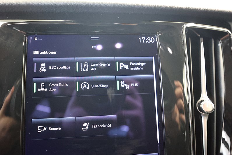Volvo V60 B4 197hk Momentum B-kamera Keyless Drag VOC MOMS