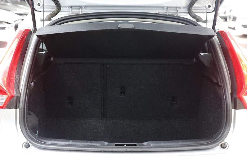 Volvo V40 Cross Country T3 152hk Kinetic Värmare LED Navi