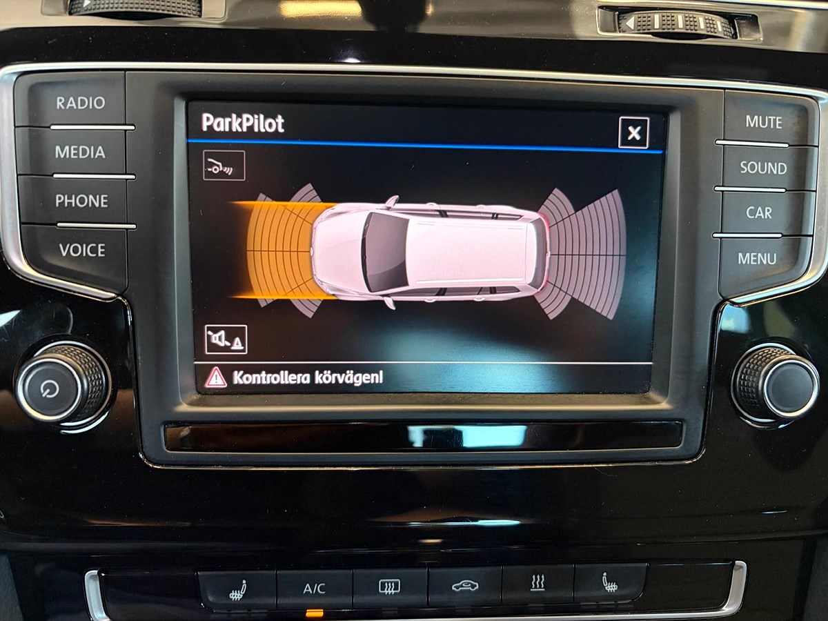 Sportscombi 2.0 TDI BMT R_LINE DRAG KAMERA VÄRMARE PDC