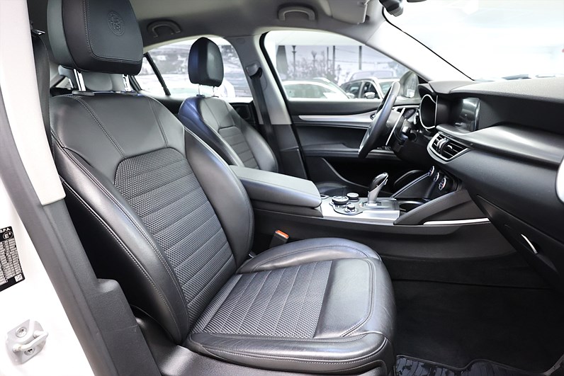 Alfa Romeo Stelvio 2.2 D 210hk AWD Super Keyless B-Kamera Drag