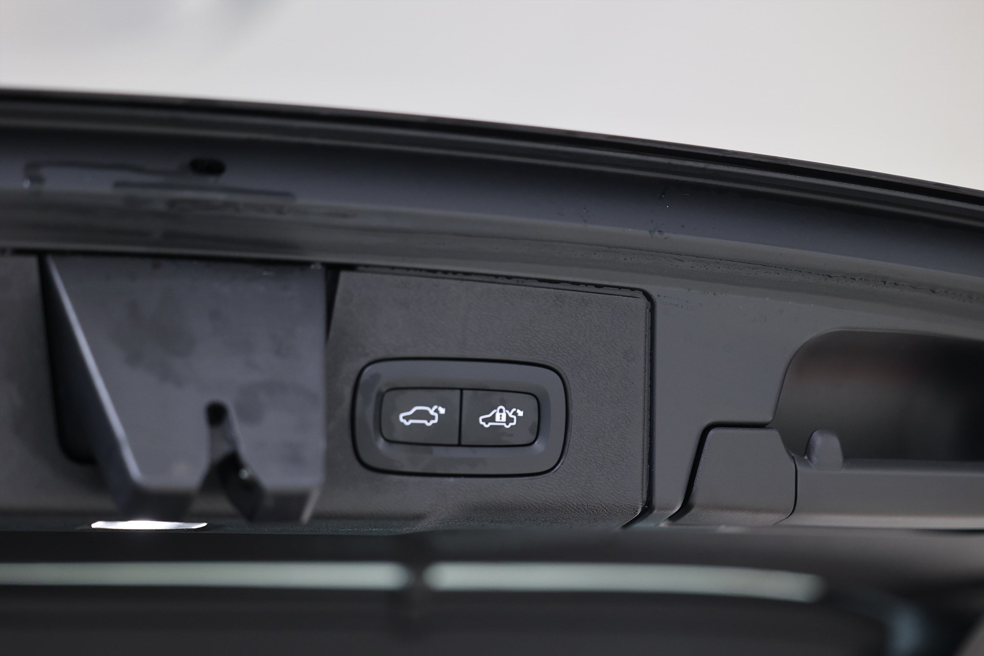 Volvo XC60 Recharge T6 AWD 340hk Momentum Pano Drag