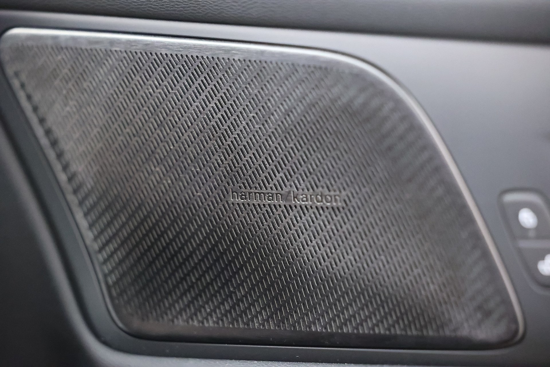 Volvo V60 Recharge T6 AWD 350hk Core H/K Läder Keyless Navi Drag