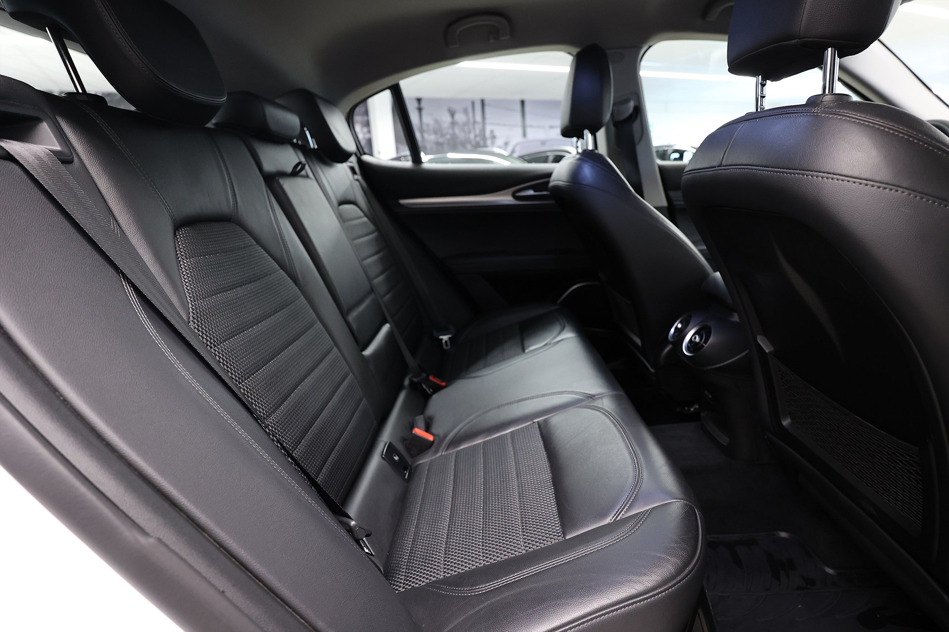 Alfa Romeo Stelvio 2.2 D 210hk AWD Super Keyless B-Kamera Drag