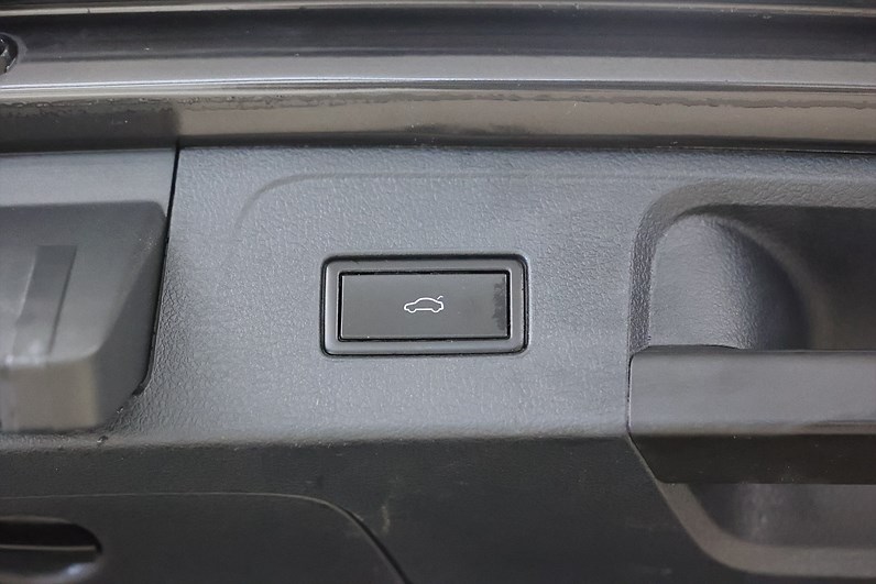 Volkswagen Passat Sportscombi GTE 218hk Dynaudio Värmare Drag