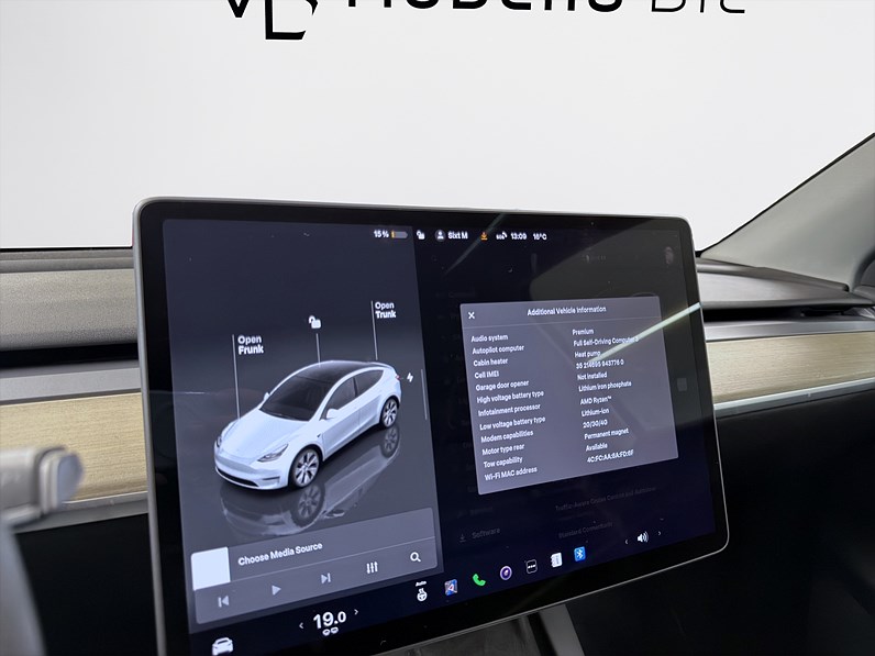 Tesla Model Y Standard Range 299hk Helg på Moberg! Pano Drag B-Kamera
