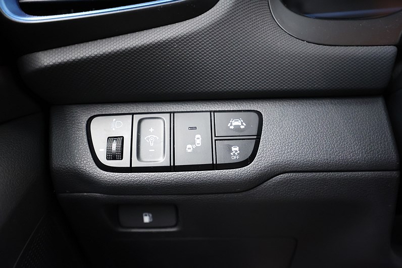 Hyundai Ioniq Hybrid 1.6 141hk Premium Plus Infinity Keyless B-kamera Navi
