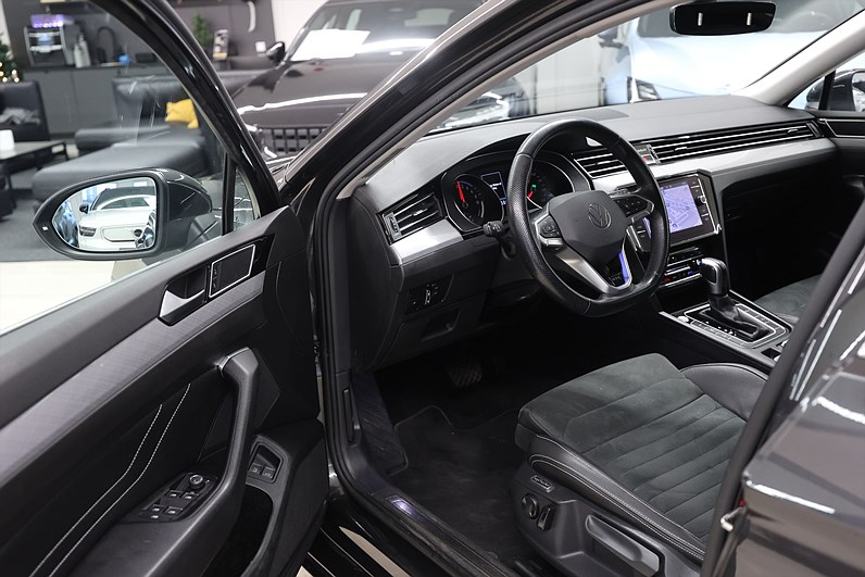 Volkswagen Passat SC 1.4 TSI 218hk *Hjulkampanj!* GTE Värmare Navi Drag MOMS