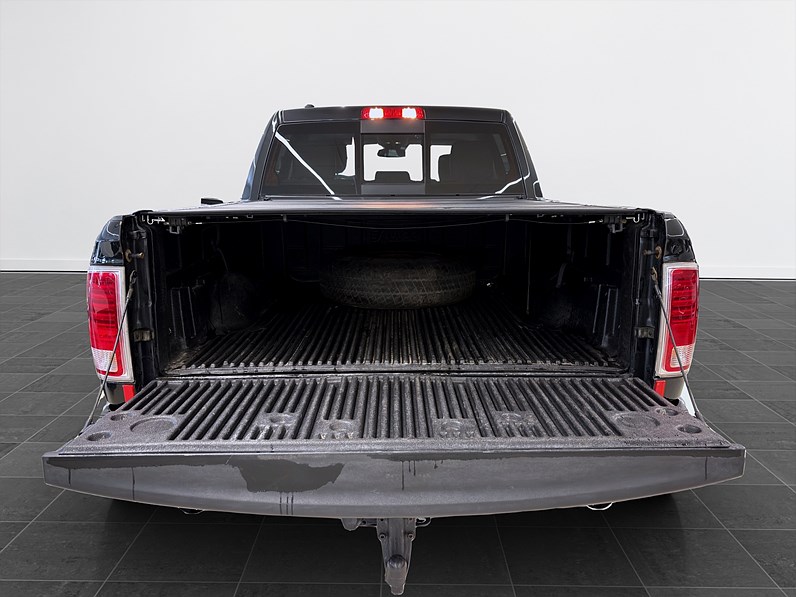 3.0 V6 EcoDiesel 4x4 Laramie Flaklock Drag Luftfjädring