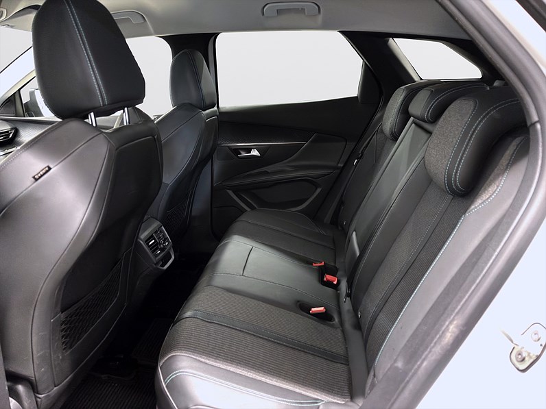 Peugeot 3008 HYBRID 225 EAT 224hk Allure Navi B-Kamera PDC