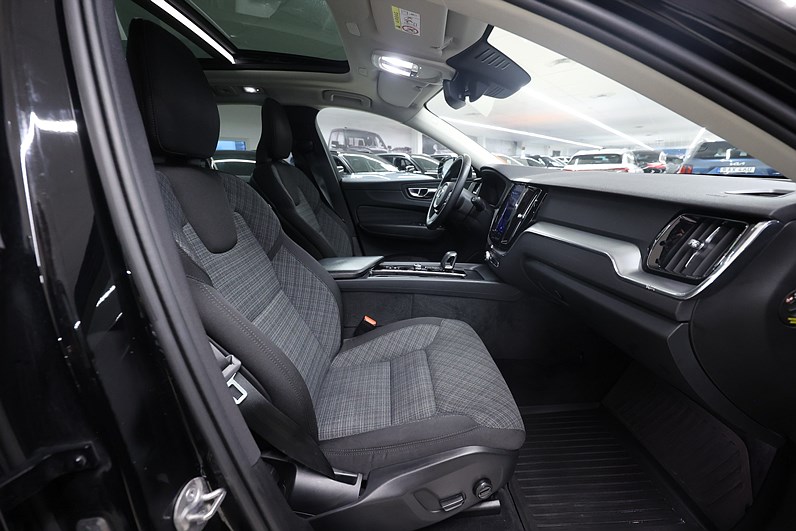 Volvo XC60 Recharge T6 AWD 350hk *Hjulkampanj!* Core Drag