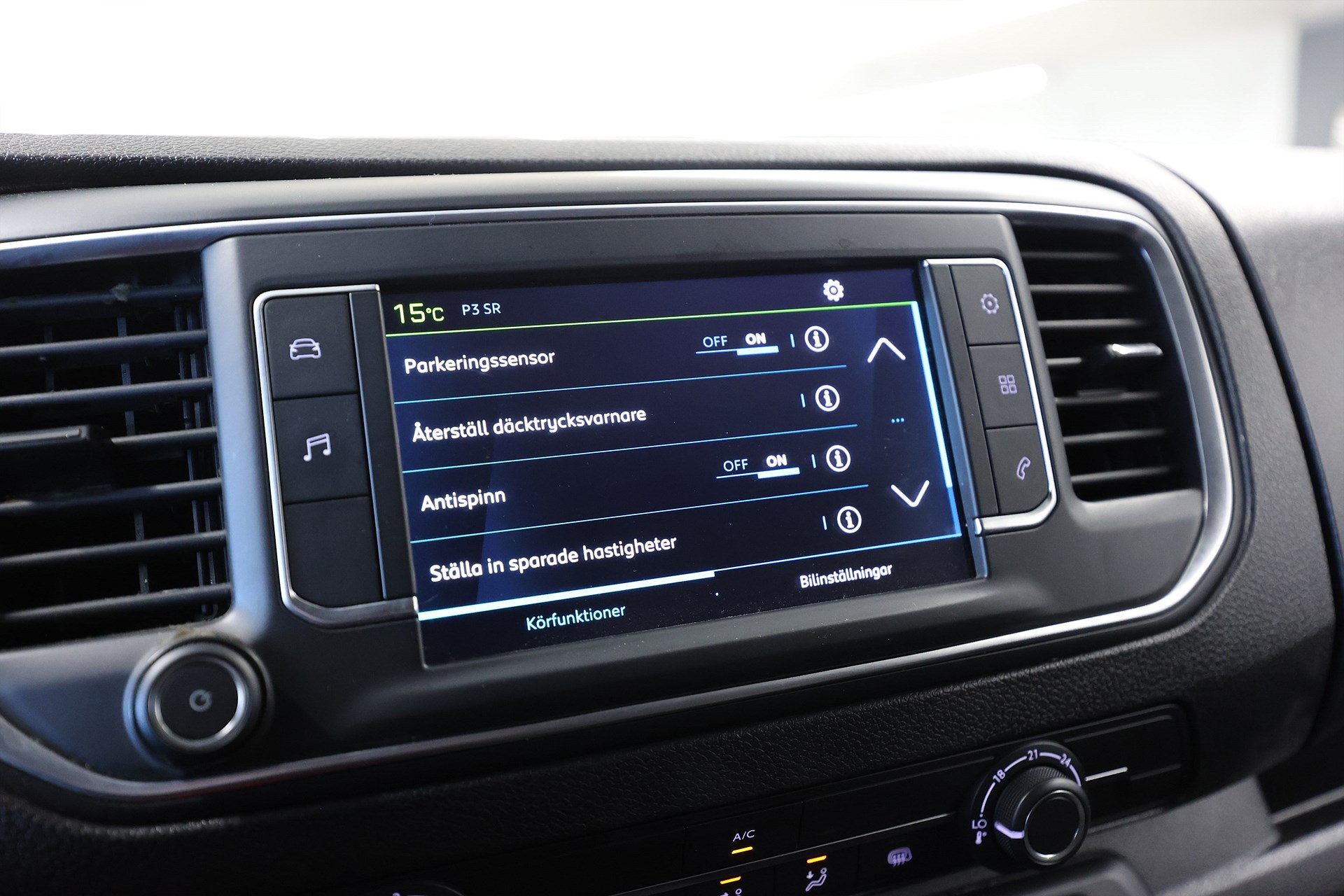 Peugeot e-Expert 75 136hk V-Inrett Drag CarPlay 3-Sits B-Kamera