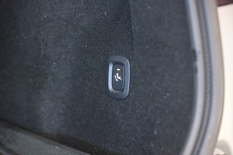 Volvo XC60 Recharge T6 AWD 350hk Core Pano Keyless Navi Drag