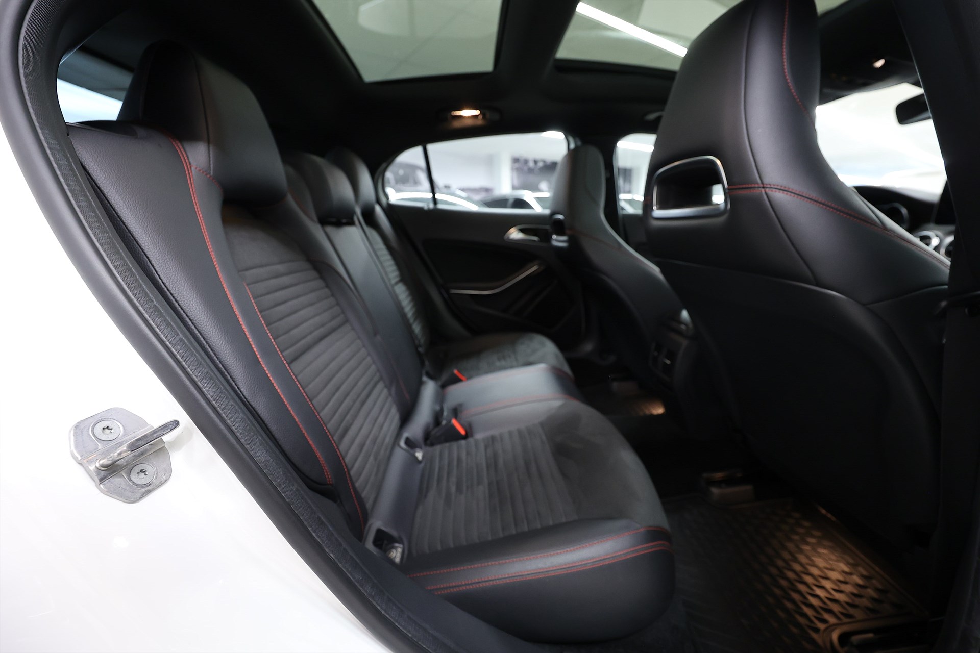Mercedes-Benz GLA 250 4M AMG Line Pano B-kamera Navi