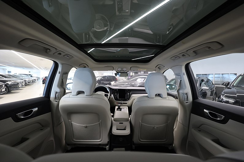 Volvo XC60 Recharge T6 AWD 350hk Core Pano Läder Värmare