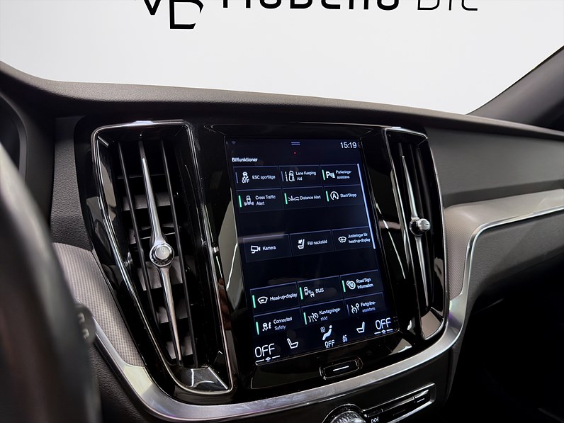 Volvo V60 T4 190hk R-Design H/K HUD Drag 360 Pano Navi