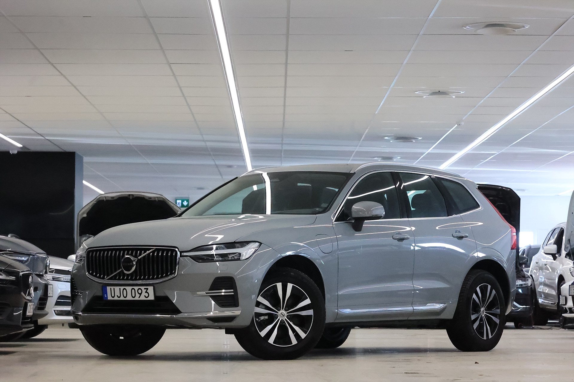 Volvo XC60 Recharge T6 AWD 350hk Core Pano Keyless Navi Drag