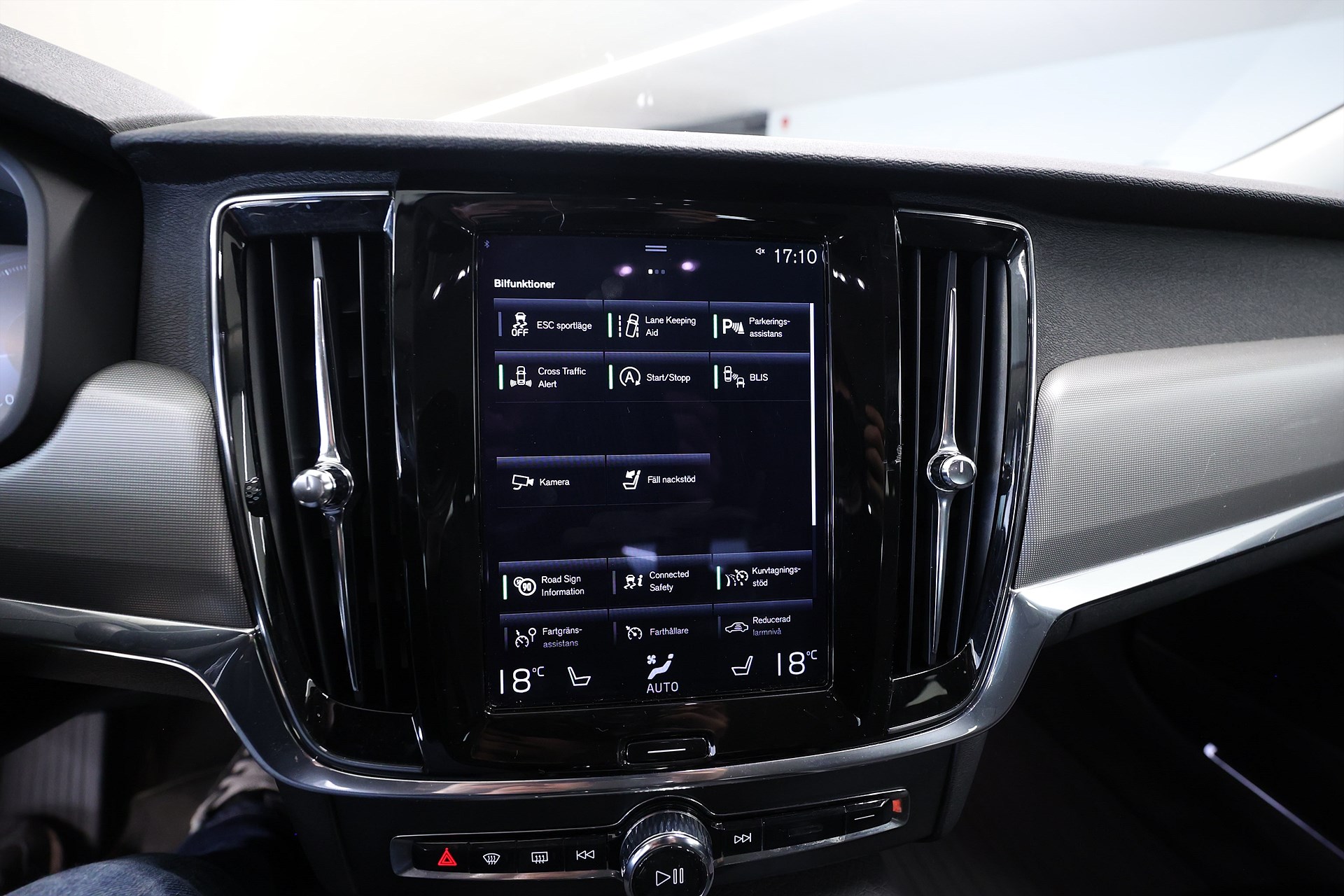 Volvo V90 Cross Country D4 AWD Momentum B-kamera Keyless MOMS