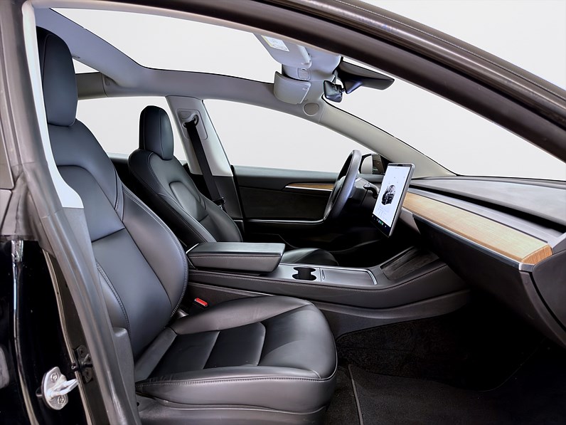 Tesla Model 3 Long Range 498hk AWD Pano Läder Navi B-Kamera