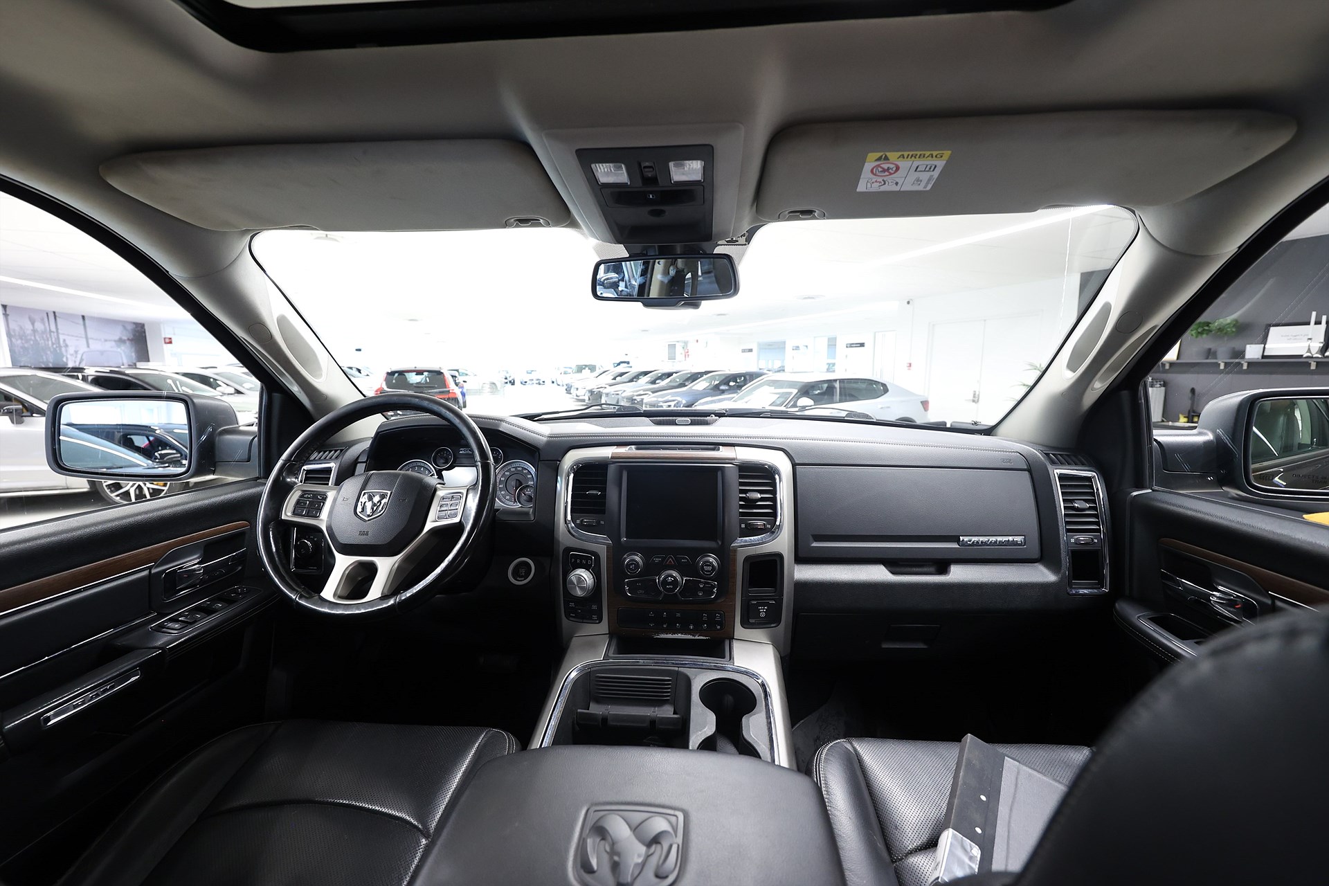 Dodge RAM 1500 3.0 V6 EcoDiesel 4x4 Laramie Kåpa Drag MOMS