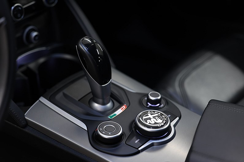 Alfa Romeo Stelvio 2.2 D 210hk AWD Super Keyless B-Kamera Drag
