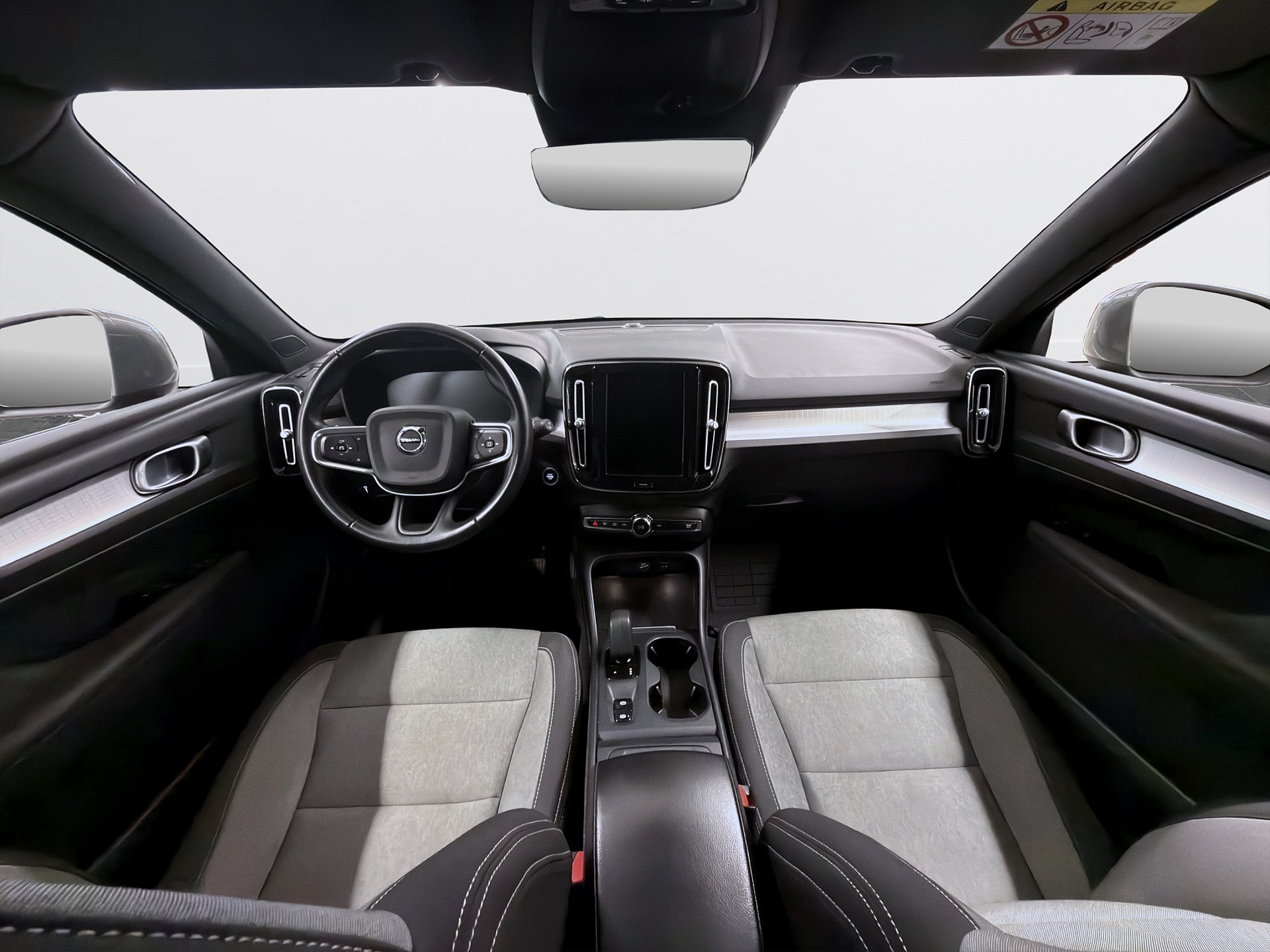 Volvo XC40 B4 AWD 197hk Momentum Navi CarPlay Drag B-Kamera