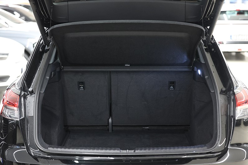 Audi Q4 40 e-tron 204hk *Hjulkampanj!* B-kamera Navi Värmare Black pkt