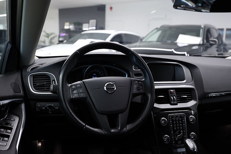 Volvo V40 Cross Country T3 152hk Kinetic H/K Värmare LED