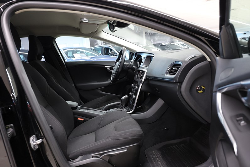 Volvo V40 Cross Country T3 152hk Kinetic H/K Värmare LED