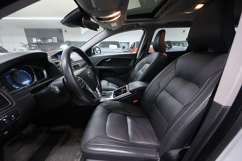 Volvo V70 D4 181hk Summum Lucka Läder Navi Drag PDC