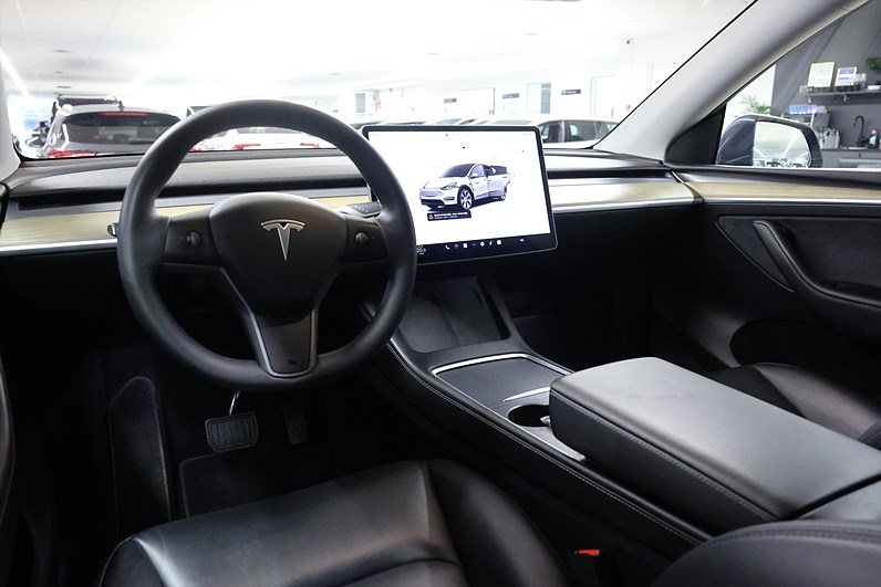 Tesla Model Y Long Range AWD 514hk Autopilot Pano Läder Navi