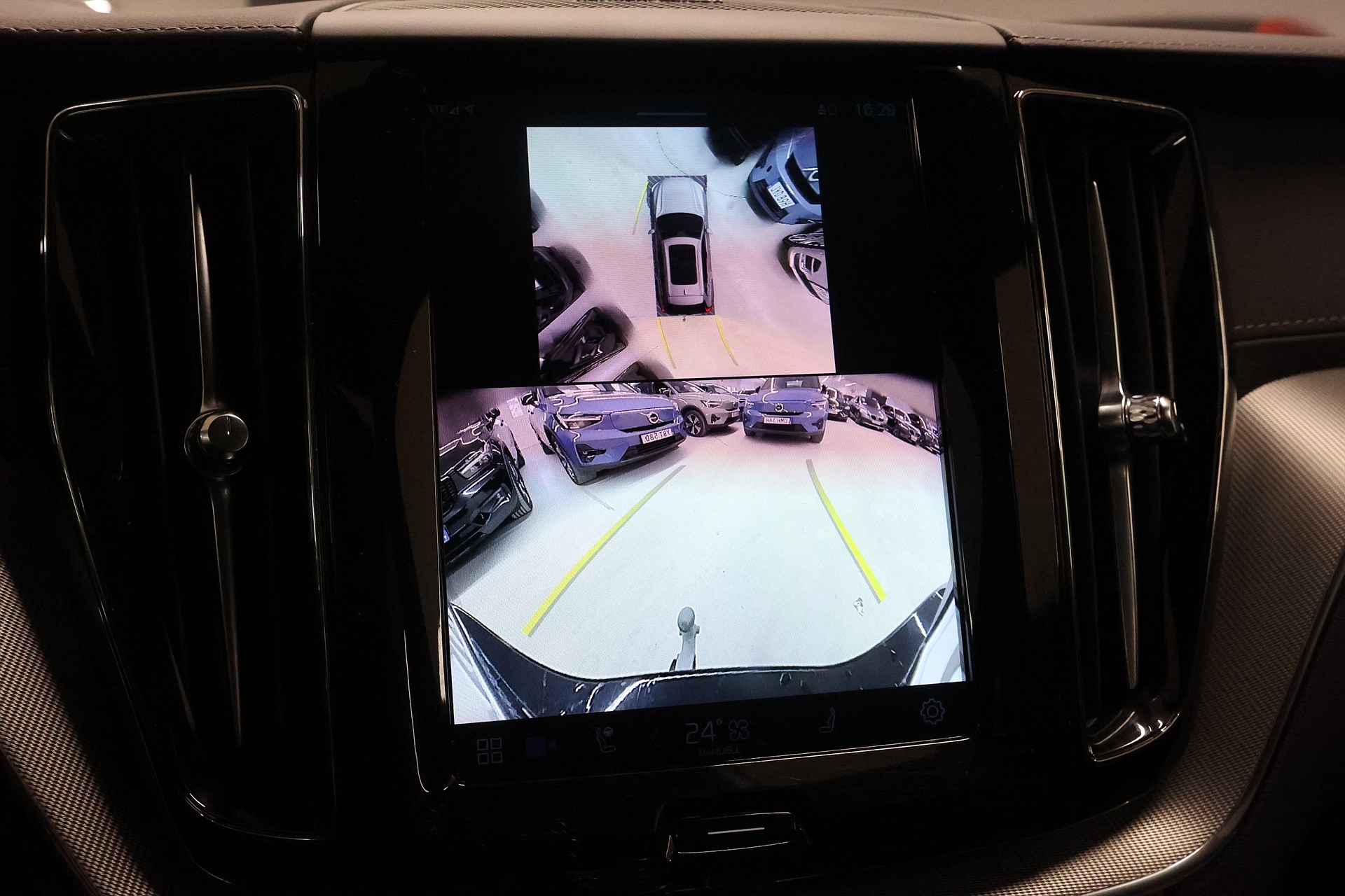 Volvo XC60 Recharge T8 AWD 456hk Ultimate Black Edt H/K 360 HUD Massage