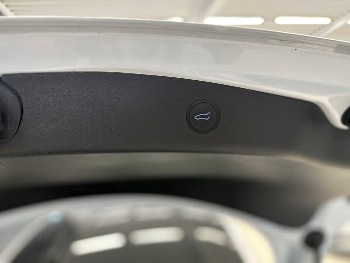 Tesla Model 3 – bild 7