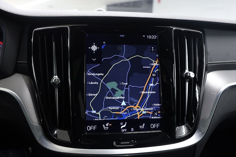 Volvo V60 Recharge T8 AWD 456hk R-Design B&W HUD Pano