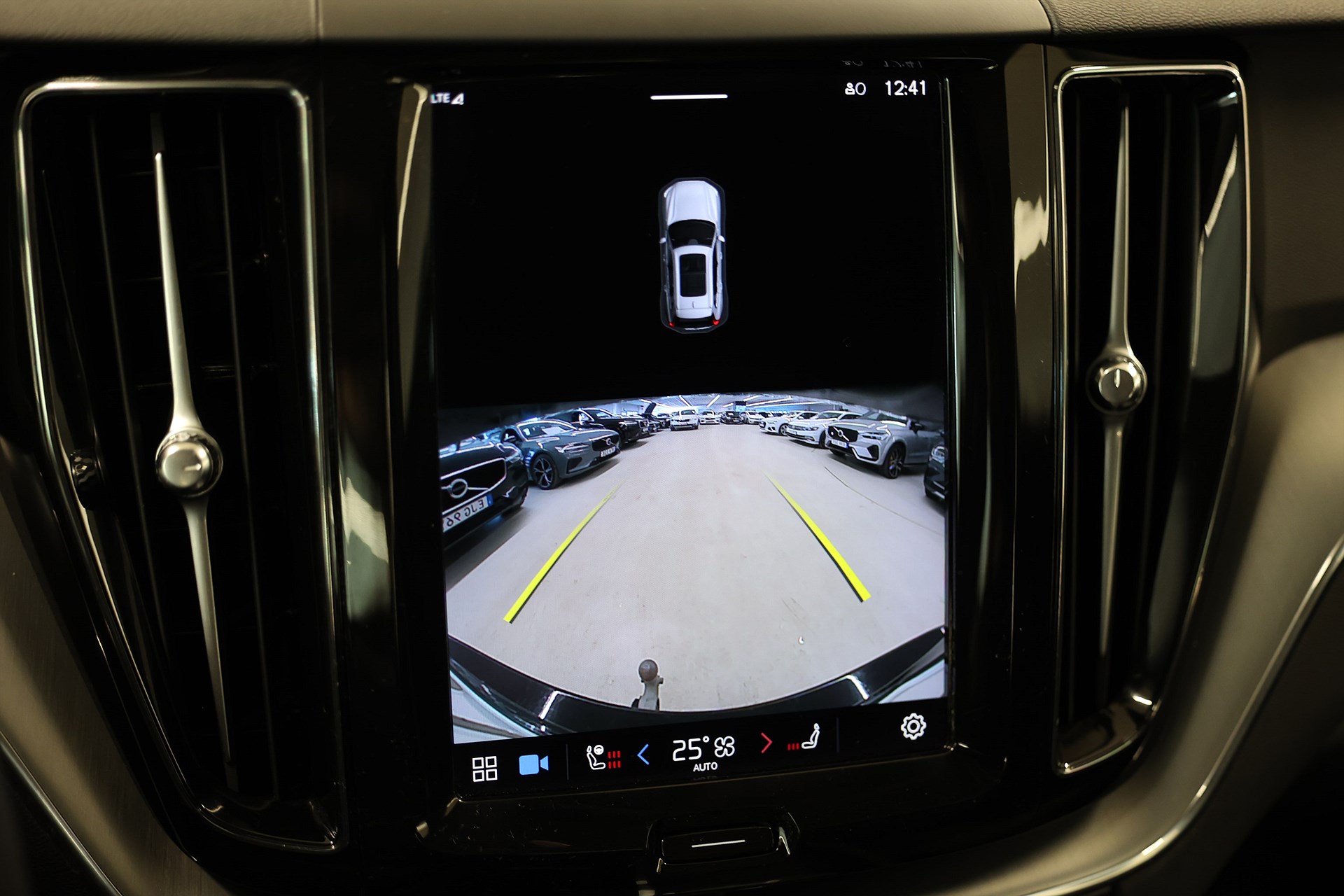 Volvo XC60 Recharge T6 AWD 350hk Core Edition Pano Drag Keyless MOMS