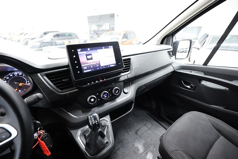 Renault Trafic 2.0 dCi EDC 150hk L2 Drag Värmare B kamera PDC MOMS