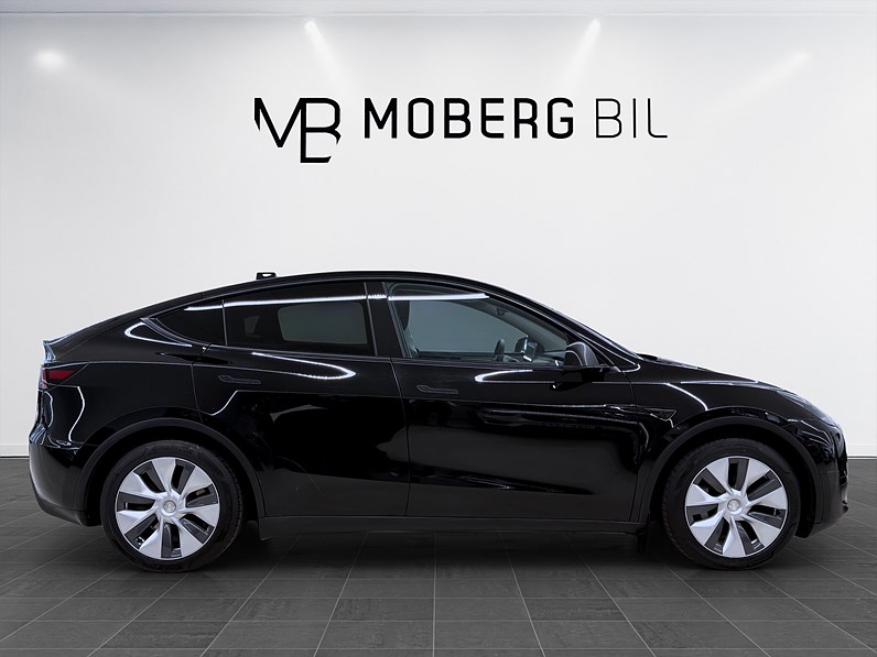Tesla Model Y Standard Range 299hk Helg på Moberg! Pano Drag B-Kamera