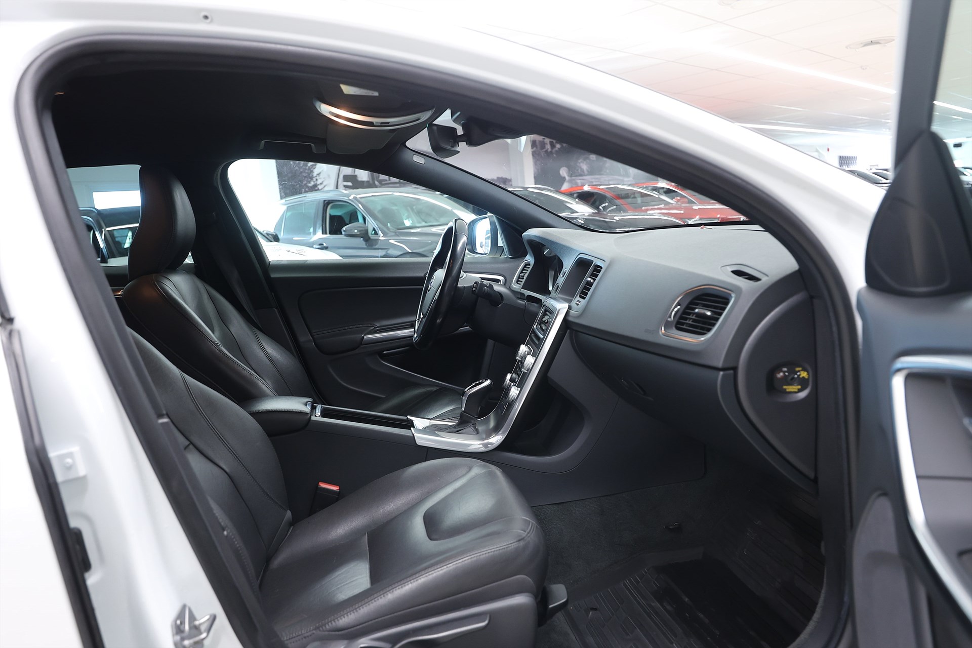 Volvo V60 D4 190hk Summum Värmare B-kamera Navi Skinn