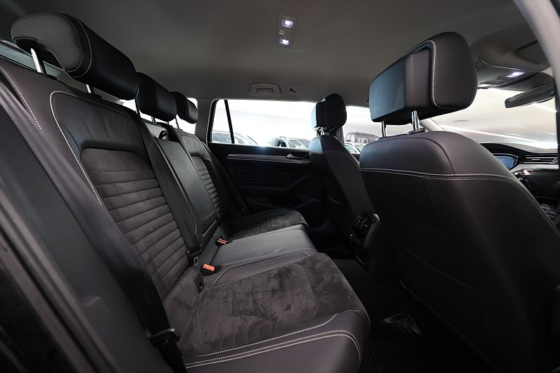 Volkswagen Passat GTE IQ Cockpit B-kamera Drag Värmare MOMS
